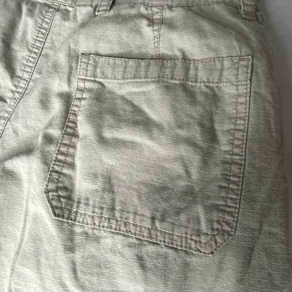 Gap Reversible‎ Shorts Mens Size 32 Light Beige to Plaid Cotton Pockets Bermuda - Picture 9 of 9